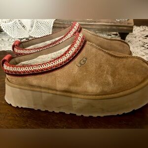 UGG Women's Tan Platform Tasmans